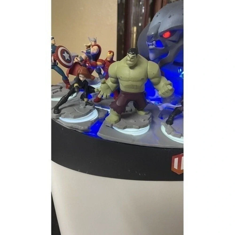 Disney‎ Infinity 2.0 Marvel Frost Giant Beast Base Stand w/ 7 Figures Light Up